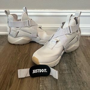 Nike Shoe - Tan - Size 8